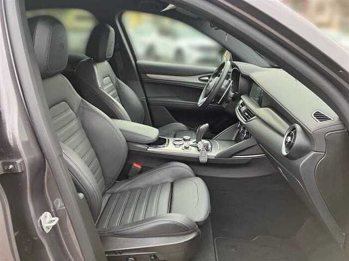 Alfa Romeo Stelvio 2.2D Q4 Veloce LED ACC Kamera Navi Leder Sitz+Lenkradheizung