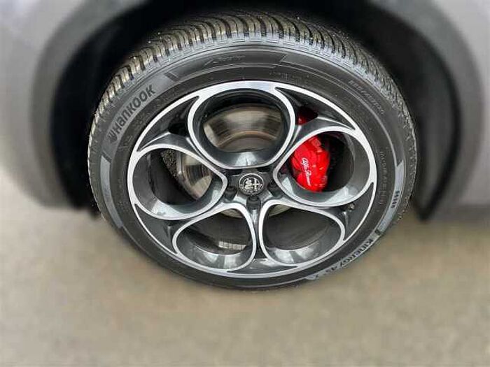 Alfa Romeo Stelvio 2.2D Q4 Veloce LED ACC Kamera Navi Leder Sitz+Lenkradheizung