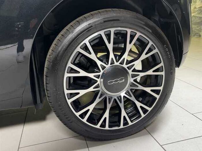 Fiat 500 Dolcevita 1.0 GSE Panoramadach CarPaly Pdc hinten