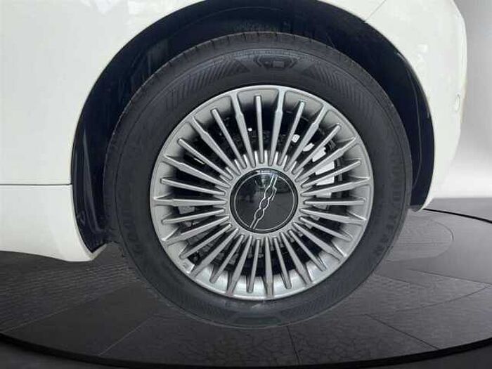 Fiat 500 Elektro 42 kWh 3-Phasen-Onboard-Charger *Klimaautomatik* *CarPaly* *Kamera*