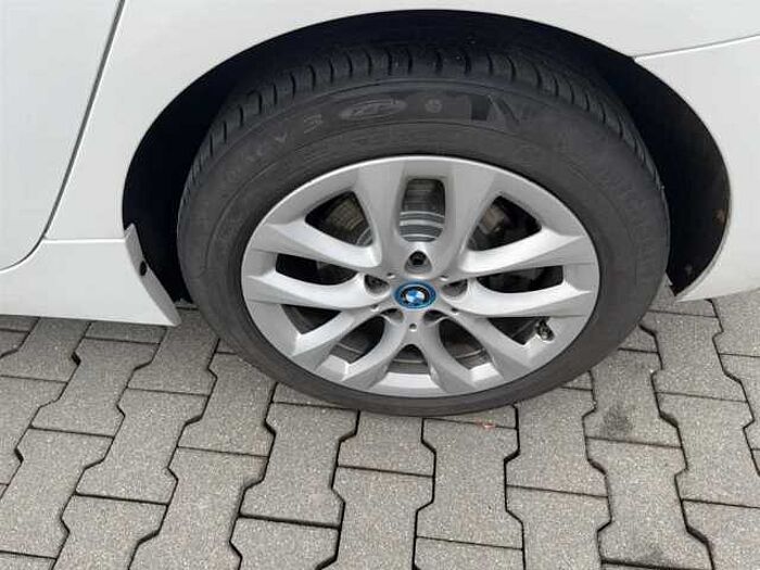 BMW 225 Active Tourer Advantage Navi LED Parkpilot Sitzheizung Tempomat uvm.