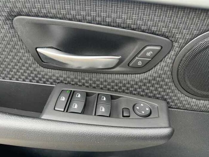 BMW 225 Active Tourer Advantage Navi LED Parkpilot Sitzheizung Tempomat uvm.