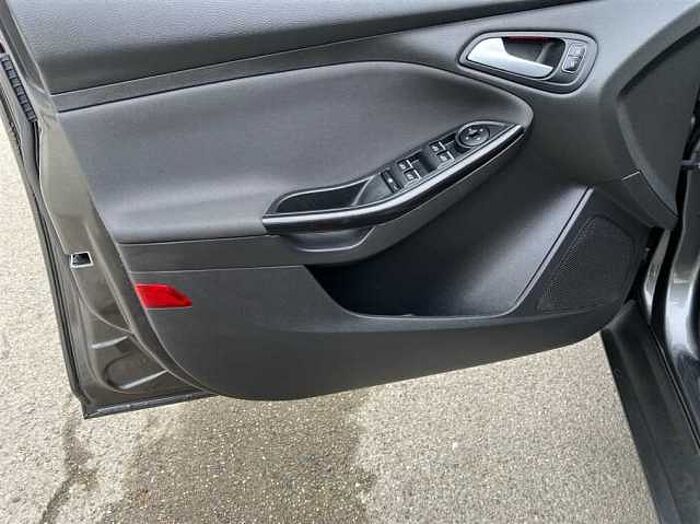 Ford Kuga 1.0 T Turnier Titanium PDC Navi Sitz+Lenkradheizung