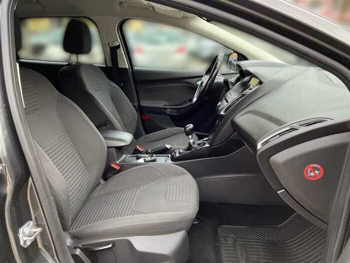 Ford Kuga 1.0 T Turnier Titanium PDC Navi Sitz+Lenkradheizung