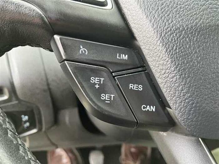 Ford Kuga 1.0 T Turnier Titanium PDC Navi Sitz+Lenkradheizung