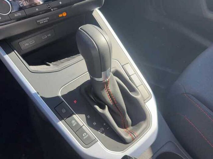 SEAT Arona FR Automatik *LED* *Navi* *SHZ* *PDC* *CarPlay* uvm.