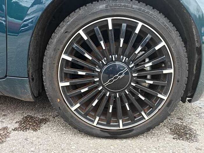 Fiat 500e la Prima mit SHZ*Navi*ACC