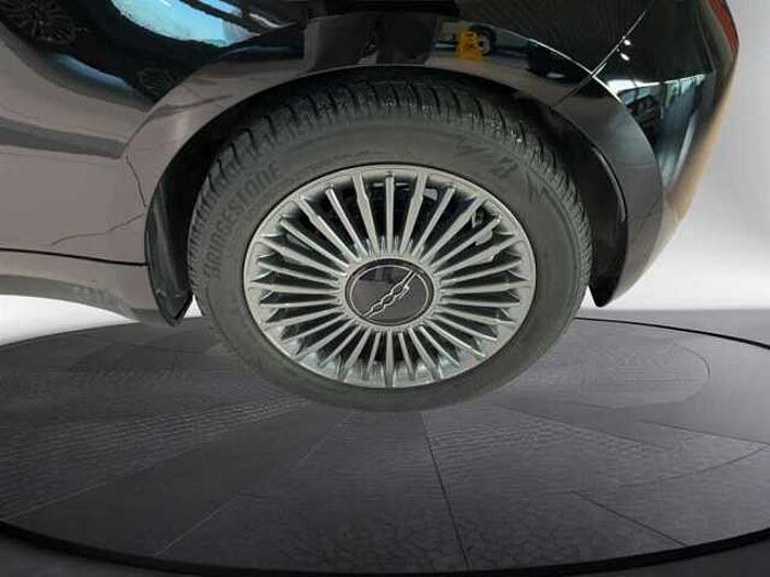 Fiat 500e Cabrio mit Navi*SHZ*RFK