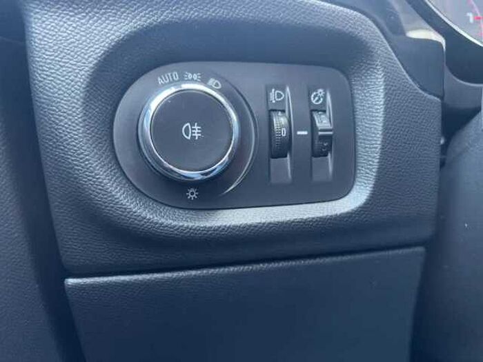 Opel Corsa Edition 1.2 *Navi*Kamera*Sitz-&Lenkradheizung*