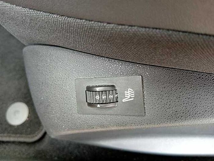 Peugeot 208 1.2 PureTech Allure *Navi*Kamera*Sitzheizung*Klimaautom.*