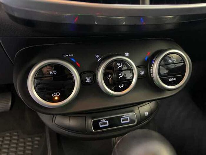 Fiat 500X 1.5 GSE Automatik Rückfahrkamera CarPlay PDC