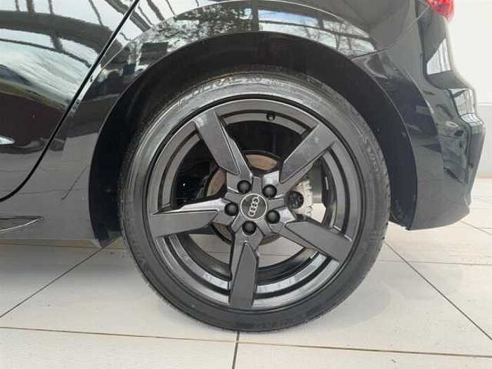 Audi A1 Sportback S-line Automatik *Keyless Go* *Totwinkel-Assistent* *Carplay* *Rück