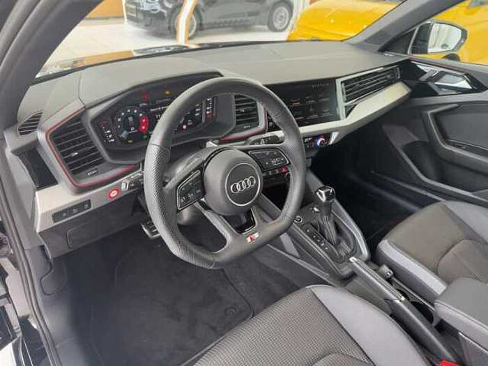 Audi A1 Sportback S-line Automatik *Keyless Go* *Totwinkel-Assistent* *Carplay* *Rück