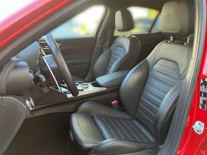 Alfa Romeo Giulia 2.0T Q4 Veloce AHK ACC LED PDC Kamera Navi Sitzheizung