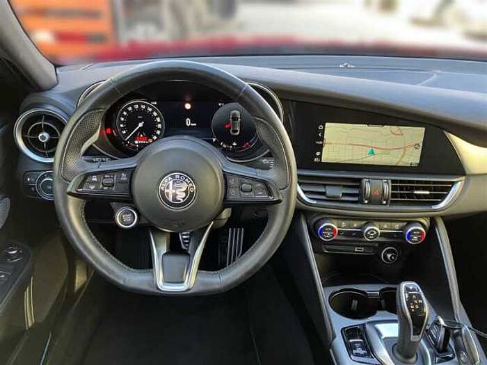 Alfa Romeo Giulia 2.0T Q4 Veloce AHK ACC LED PDC Kamera Navi Sitzheizung