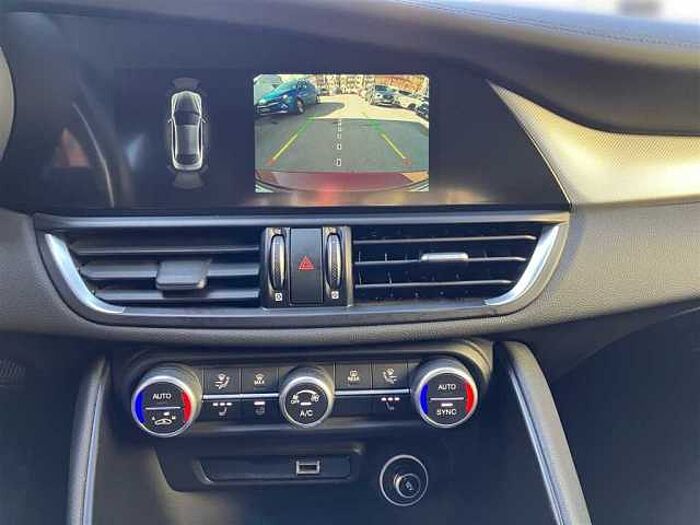 Alfa Romeo Giulia 2.0T Q4 Veloce AHK ACC LED PDC Kamera Navi Sitzheizung