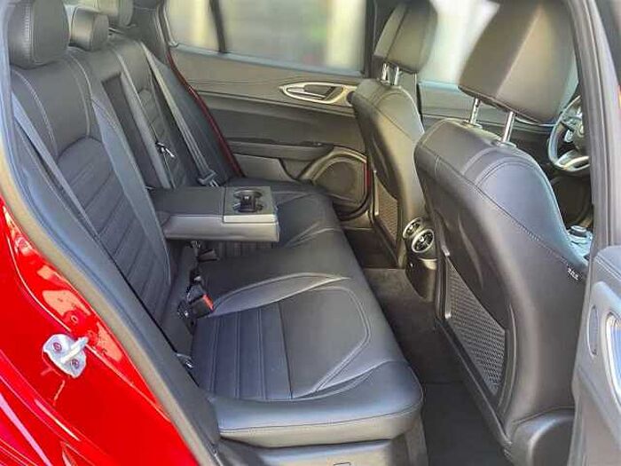 Alfa Romeo Giulia 2.0T Q4 Veloce AHK ACC LED PDC Kamera Navi Sitzheizung