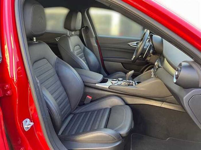 Alfa Romeo Giulia 2.0T Q4 Veloce AHK ACC LED PDC Kamera Navi Sitzheizung