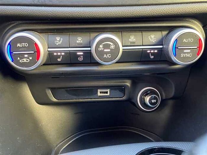 Alfa Romeo Giulia 2.0T Q4 Veloce AHK ACC LED PDC Kamera Navi Sitzheizung