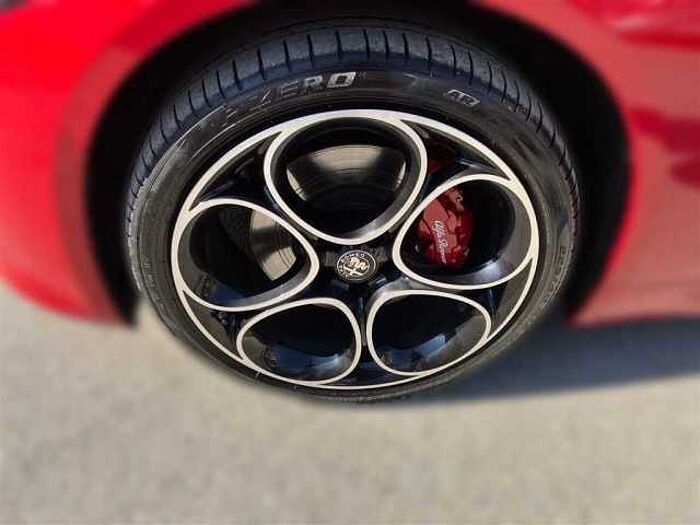 Alfa Romeo Giulia 2.0T Q4 Veloce AHK ACC LED PDC Kamera Navi Sitzheizung