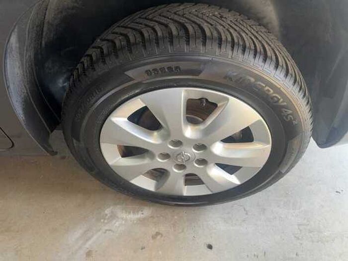 Opel Combo Life Elegance 1,5D 130Ps AHK Kamera PDC SHZ Carplay uvm.