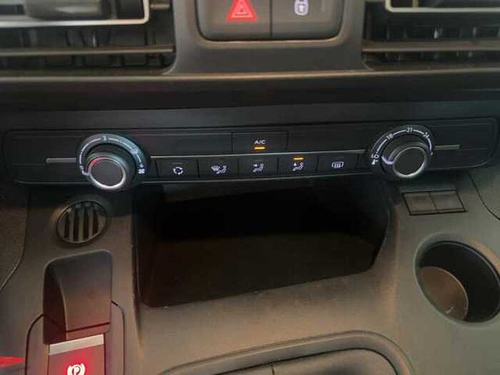 Opel Combo Life Elegance 1,5D 130Ps AHK Kamera PDC SHZ Carplay uvm.