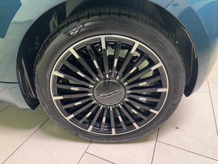 Fiat 500e Icon Rückfarkamera Navi Carplay Sitzheizung