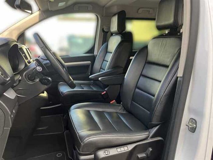 Opel Zafira Life 2.0D AT8 Tourer Navi Leder Kamera Sitzheizung Standheizung