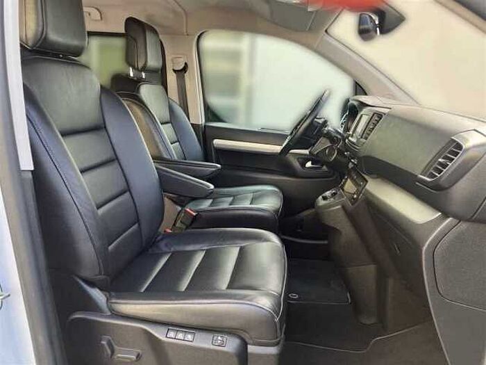 Opel Zafira Life 2.0D AT8 Tourer Navi Leder Kamera Sitzheizung Standheizung