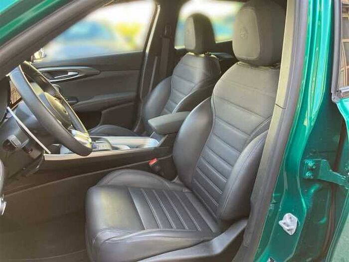 Alfa Romeo Tonale 1.5 T DCT Veloce LED ACC PDC Kamera Sitz+Lenkradheizung