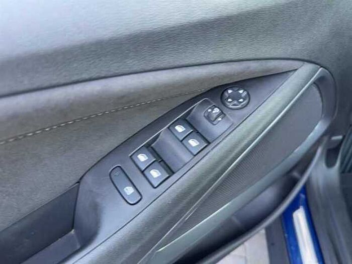 Opel Crossland X Ultim. 1.5D 110Ps Navi Alcantara LED PDC SHZ Carplay uvm.