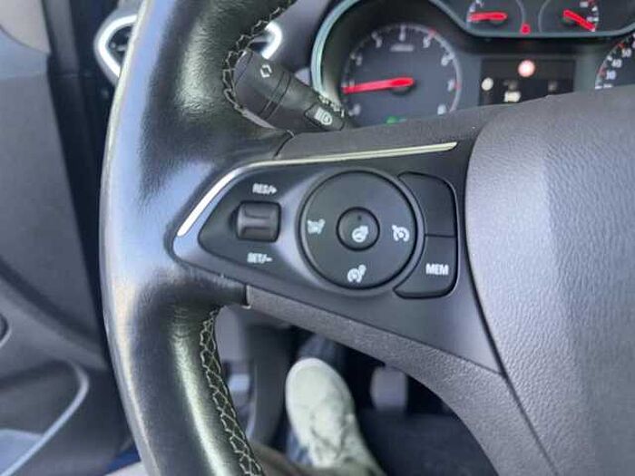Opel Crossland X Ultim. 1.5D 110Ps Navi Alcantara LED PDC SHZ Carplay uvm.