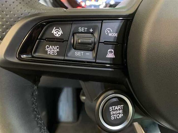 Alfa Romeo Tonale 1.5 T Veloce ACC Leder LED PDC Kamera Navi Harman/Kardon