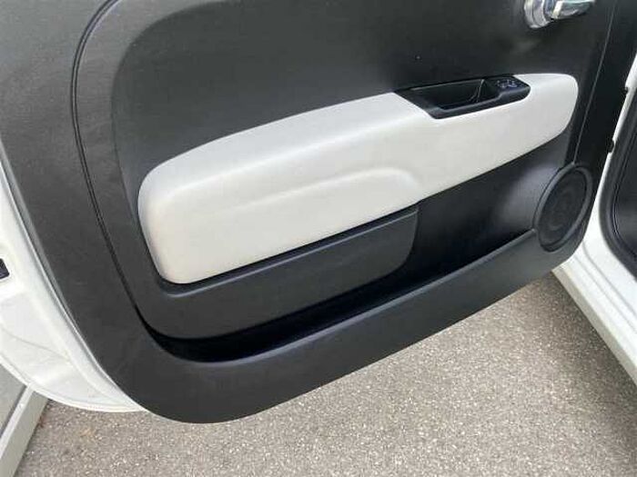 Fiat 500 1.0 Hybrid Dolcevita PDC Glasdach CarPlay Tempomat