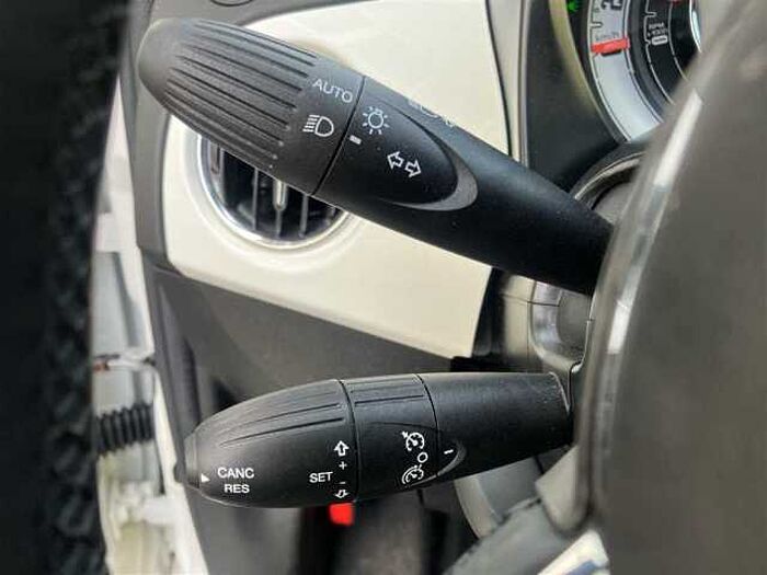 Fiat 500 1.0 Hybrid Dolcevita PDC Glasdach CarPlay Tempomat