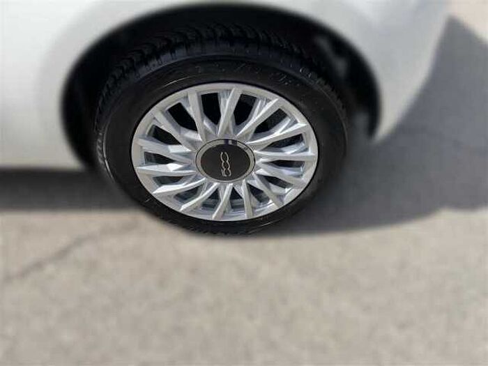 Fiat 500 1.0 Hybrid Dolcevita PDC Glasdach CarPlay Tempomat