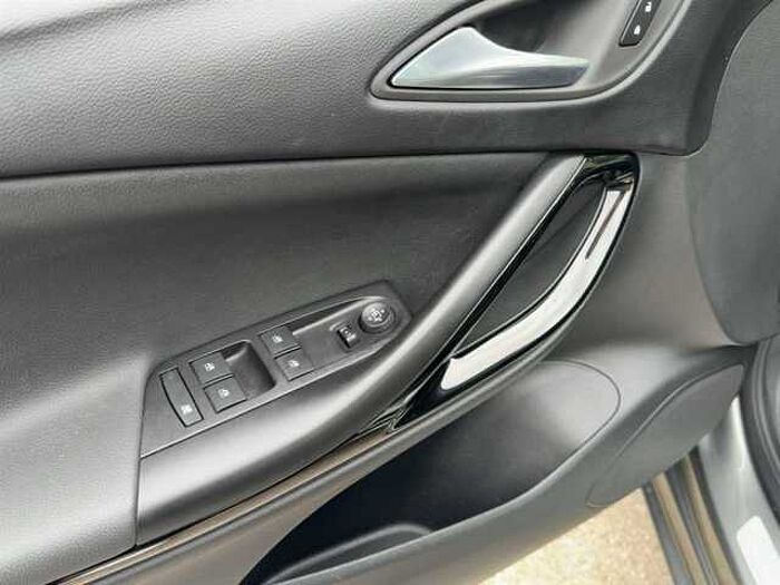 Opel Astra ST 1.2 Design & Tech *Navi*Alcantara*Kamera*