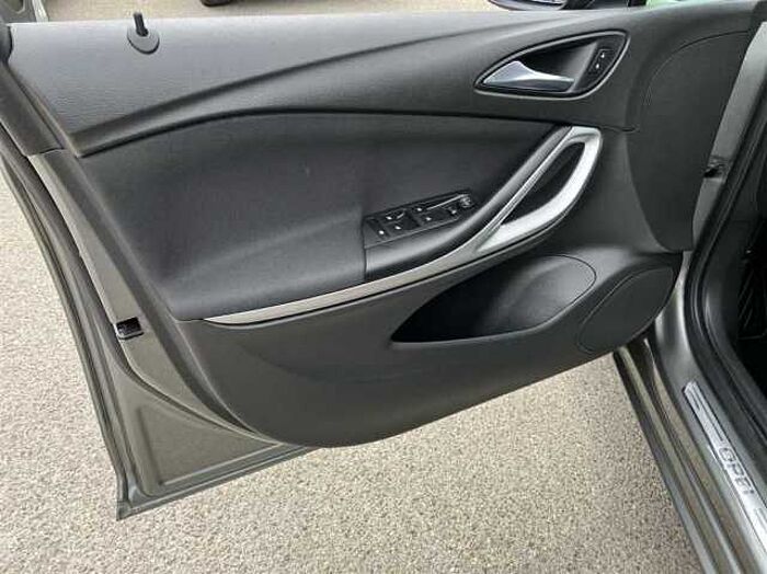 Opel Astra 1.4T 120 Jahre AHK Navi Sitz+Lenkradheizung PDC