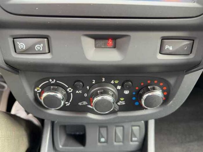 Dacia Duster 1.2 Prestige Navi*Leder*PDC hinten*SHZ*Tempomat*Klima*Isofix*uvm.
