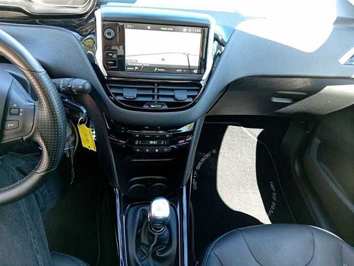 Peugeot 2008 1.2 PureTech Crossway Navi, Sitzheizung, Panorama