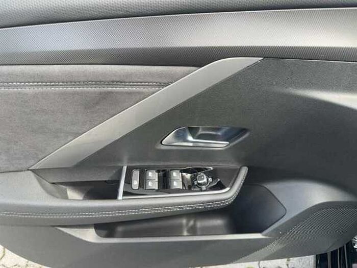 Opel Astra ULTIMATE Plugin Hybrid NaviPro, Kamera, Panoramadach
