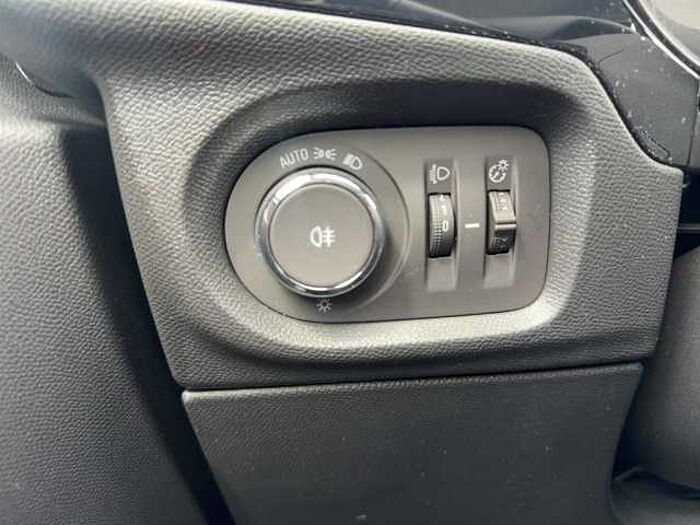 Opel Corsa ELEGANCE PDC, Alufelgen, Apple Carplay/Android Auto, Klima