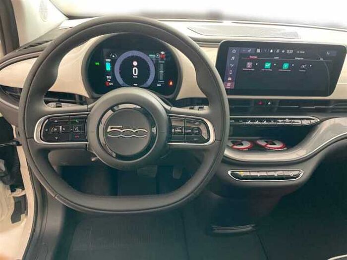 Fiat 500e 'Neuer 500' Navi, Parksensoren, CarPlay, Sitzheizung