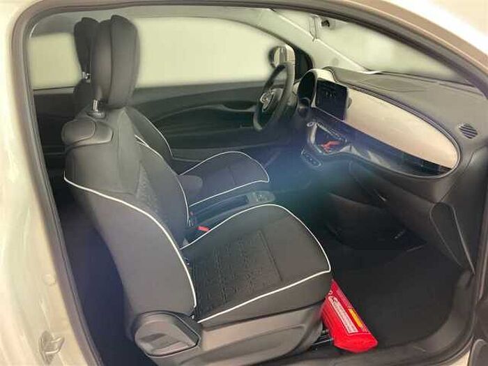 Fiat 500e 'Neuer 500' Navi, Parksensoren, CarPlay, Sitzheizung