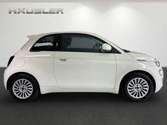 Fiat 500e 'Neuer 500' Navi, Parksensoren, CarPlay, Sitzheizung