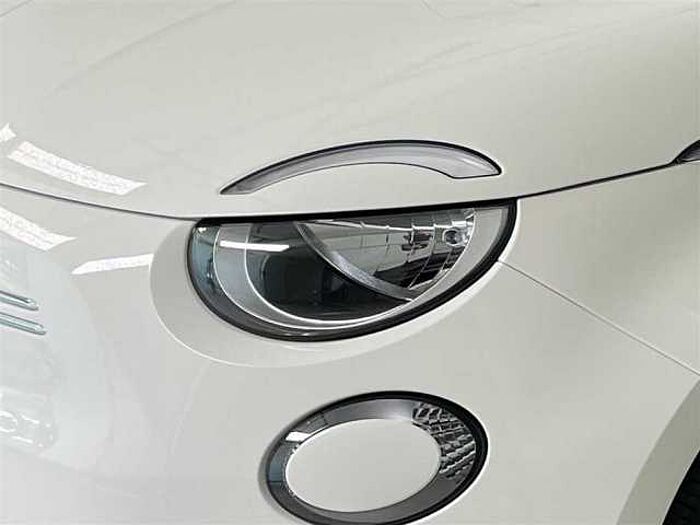 Fiat 500e 'Neuer 500' Navi, Parksensoren, CarPlay, Sitzheizung