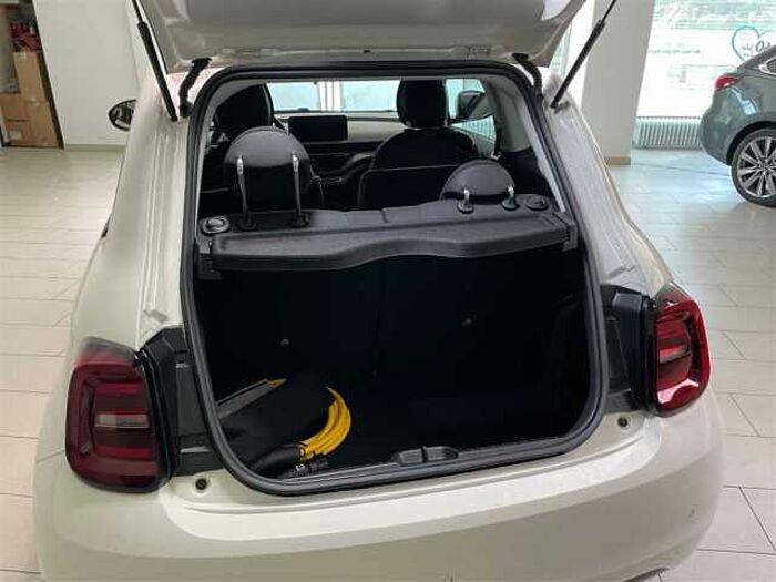 Fiat 500e 'Neuer 500' Navi, Parksensoren, CarPlay, Sitzheizung