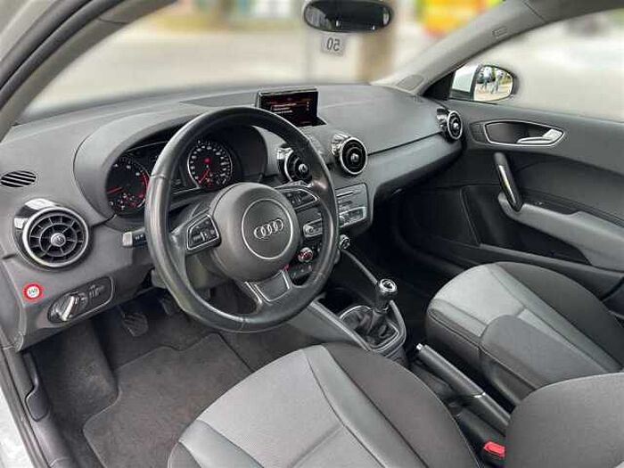 Audi A1 1.0 TFSI Sportback*Sport*Xenon*Navi*PDC