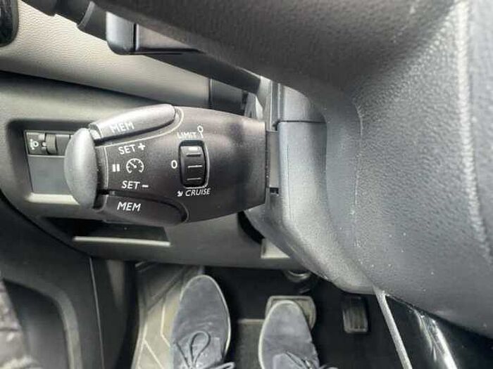 Citroen C5 Aircross Feel Pack 130Ps Automatik AHK Navi PDC Carplay uvm.