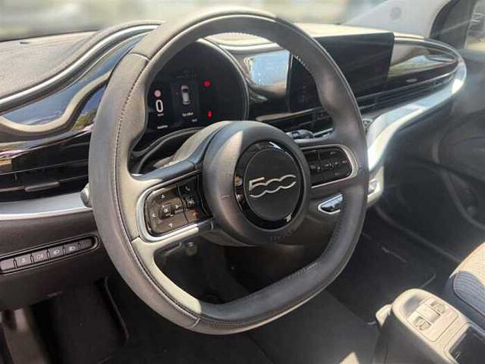 Fiat 500e 3+1 ICON Kamera,Klimaautom.,Keyless-Go